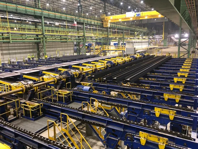 Passerelle portacavi in uno stabilimento industriale